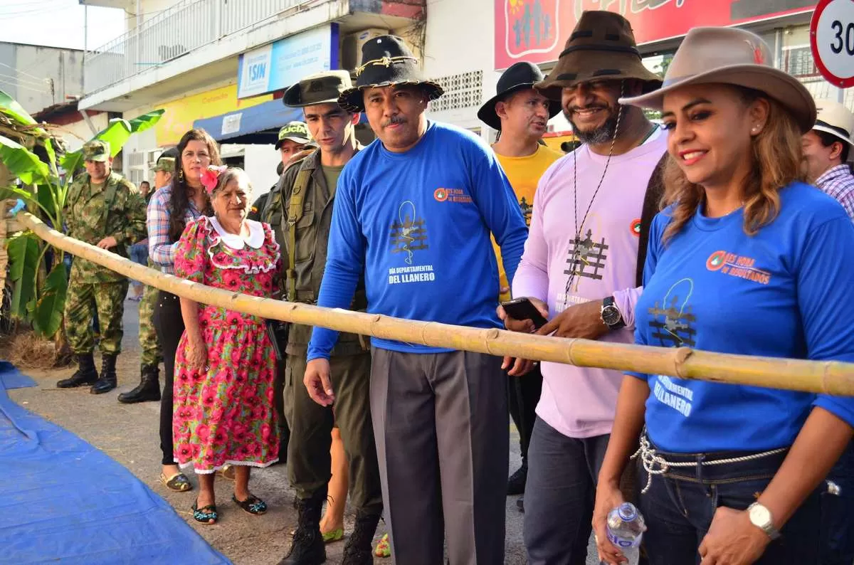 El gobernador de Arauca, Facundo Castillo, visitando la distintas muestras en el Día del llanero.